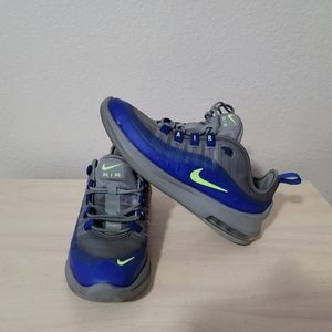 Boys size 6 Nike air Max